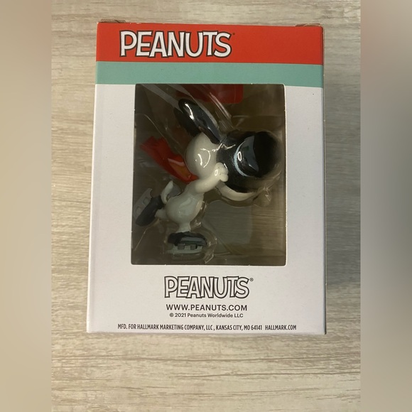 NEW HALLMARK PEANUTS SNOOPY ICE SKATING CHRISTMAS ORNAMENT 2021 - Picture 2 of 2